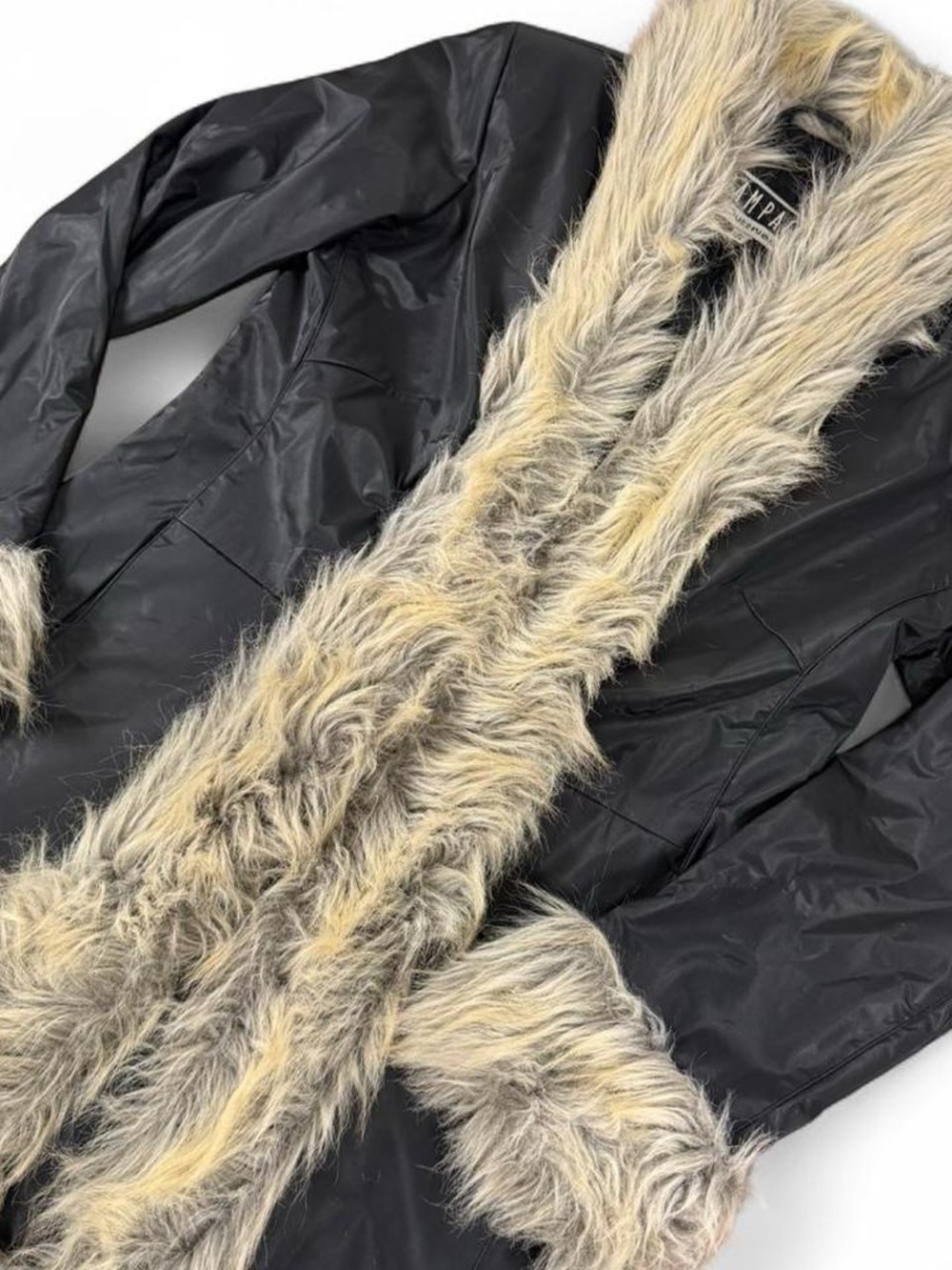 Vintage Y2K Rampage faux fur trim coat 🖤